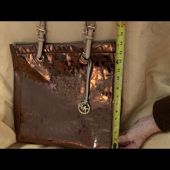 Michael Kors Signature Mirror Metallic Tote - Picture 4 of 14